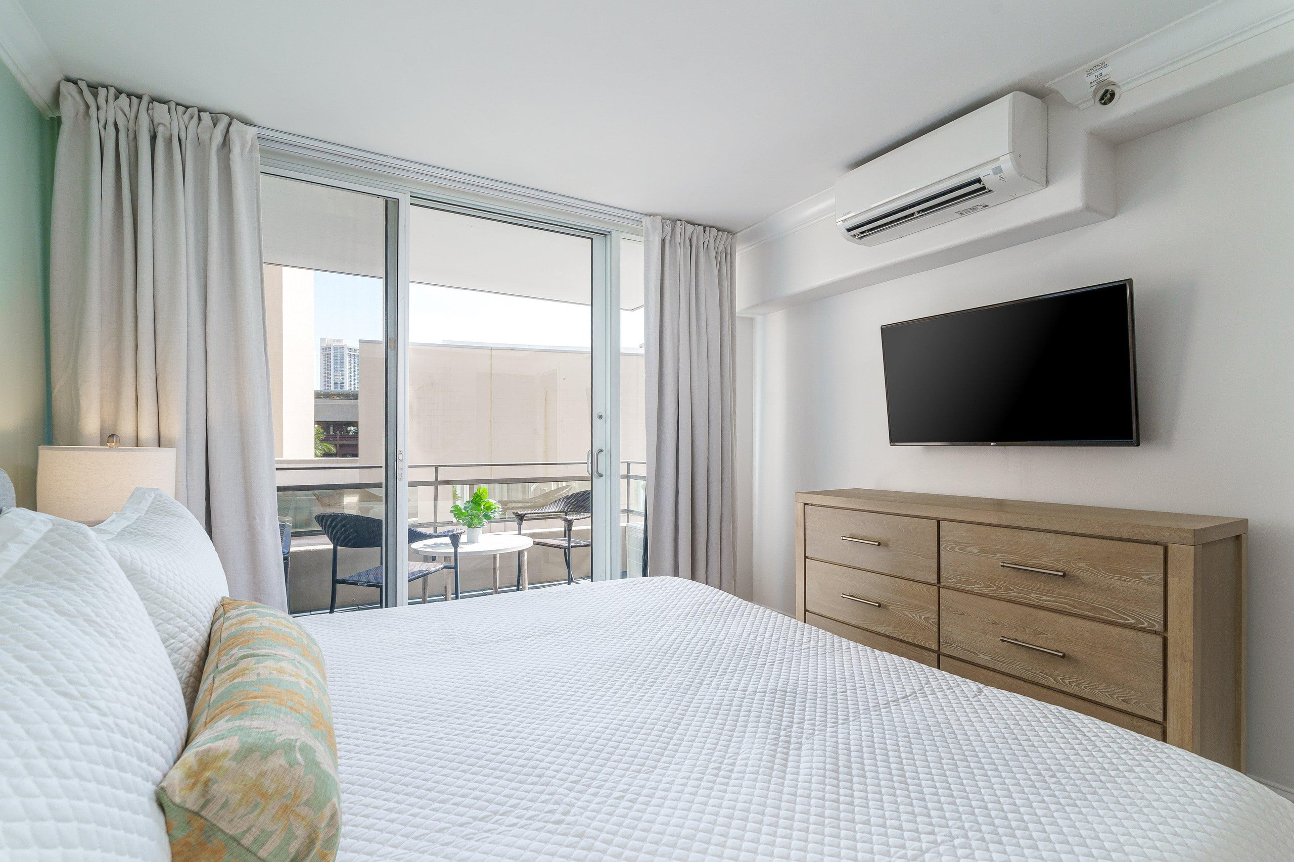 Condo in Honolulu · ★4.85 · 2 bedrooms · 3 beds · 1 bath - Image 17