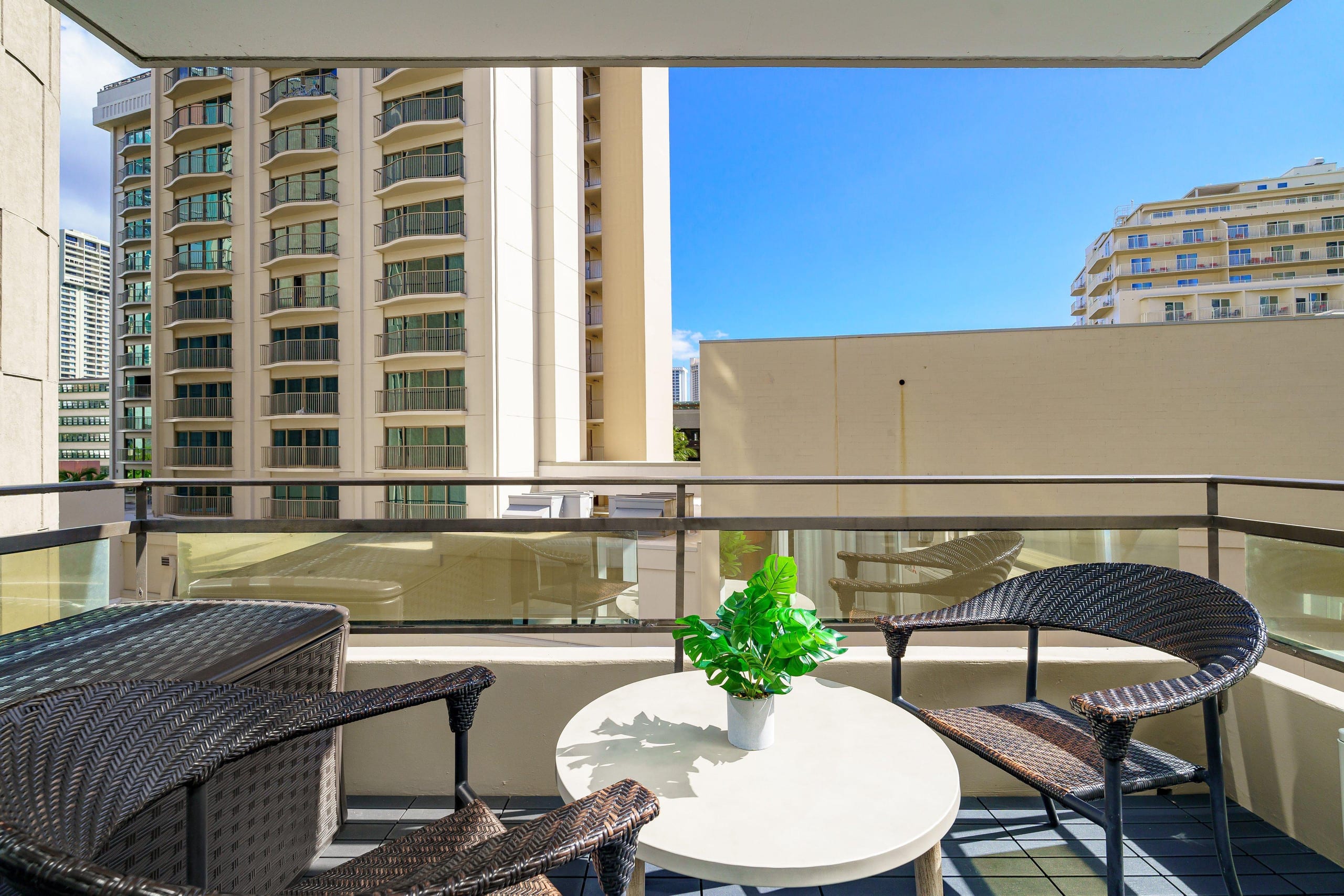 Condo in Honolulu · ★4.85 · 2 bedrooms · 3 beds · 1 bath - Image 34