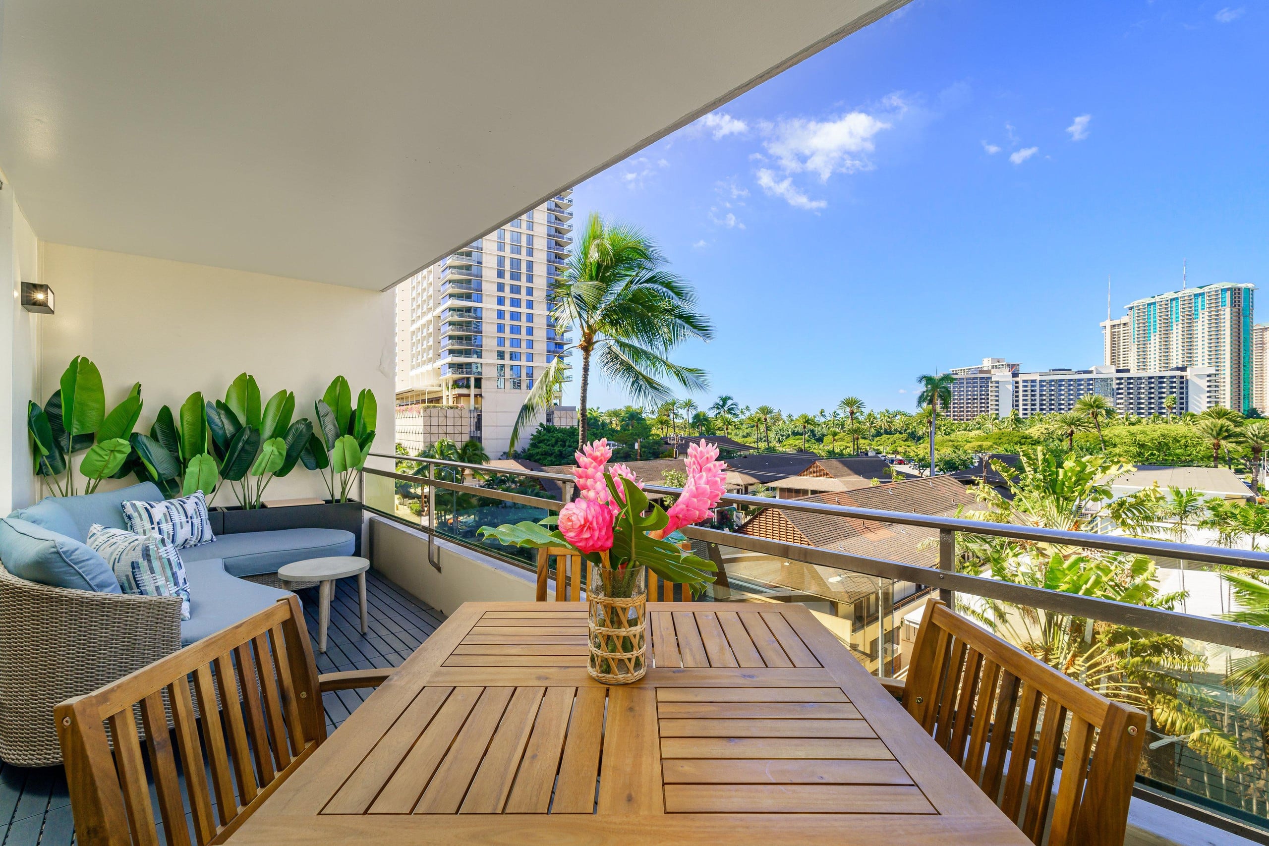 Condo in Honolulu · ★4.85 · 2 bedrooms · 3 beds · 1 bath - Image 27