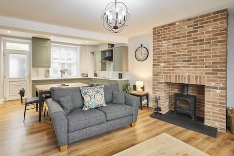 Host & Stay | Cedar Cottage