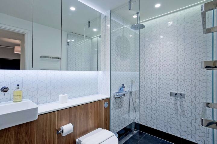 Soho House Executive Apartment Nr Westfields gallery image 5