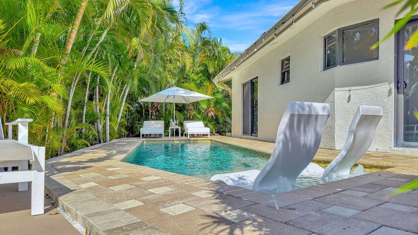 Lux Waterfront Getaway: 6min to beach & Pets-OK gallery image 3