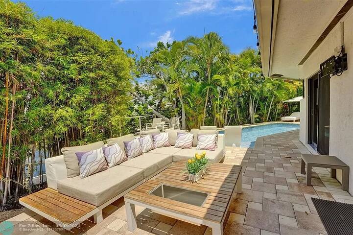 Lux Waterfront Getaway: 6min to beach & Pets-OK gallery image 4