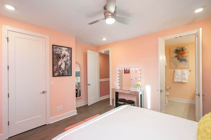 Islands in the Stream Suite: 1 king size krevet with en suite bathroom and beauty bar