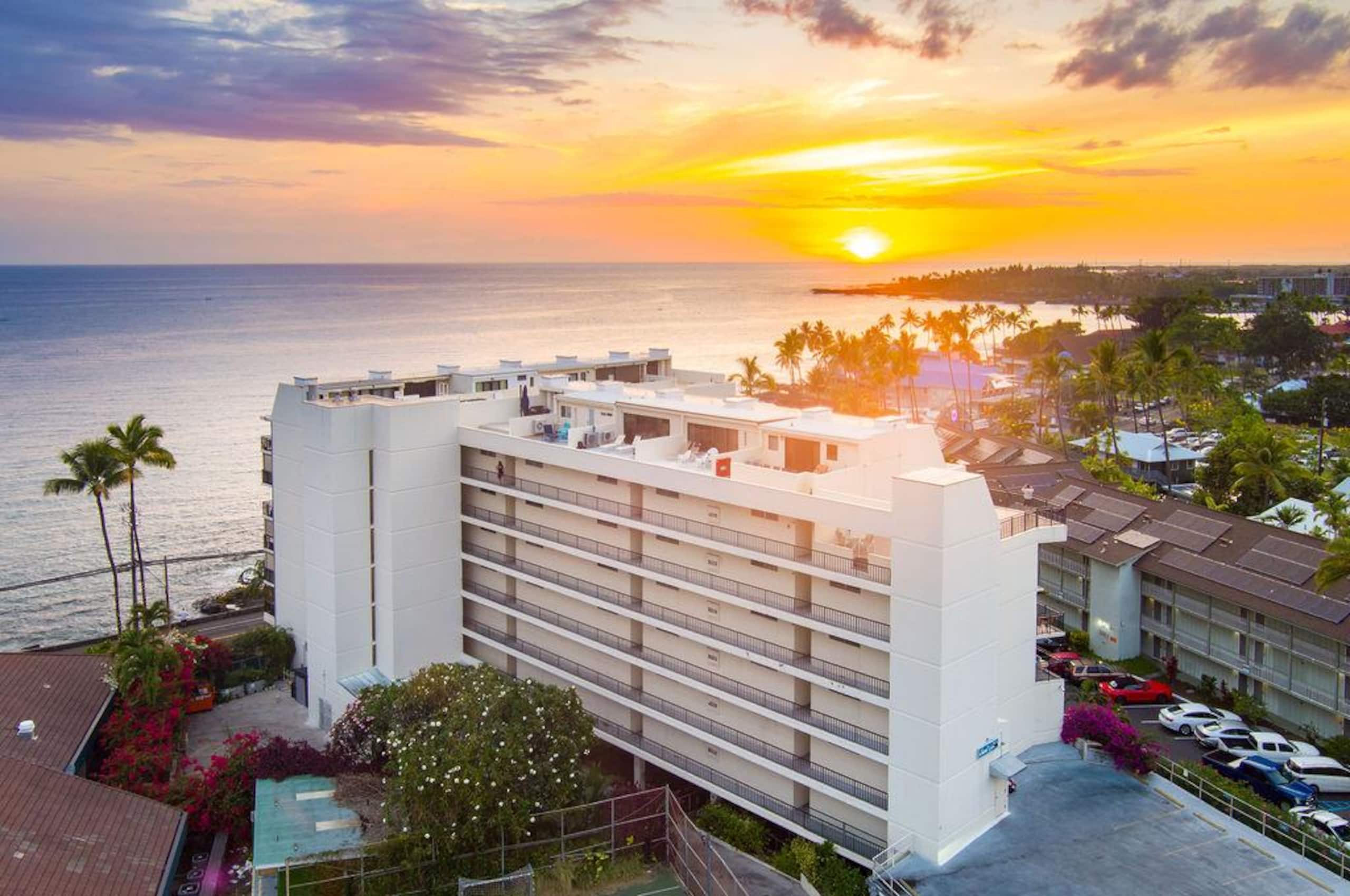 Condo in Kailua-Kona · ★4.8 · 1 bedroom · 2 beds · 2 private baths - Image 30