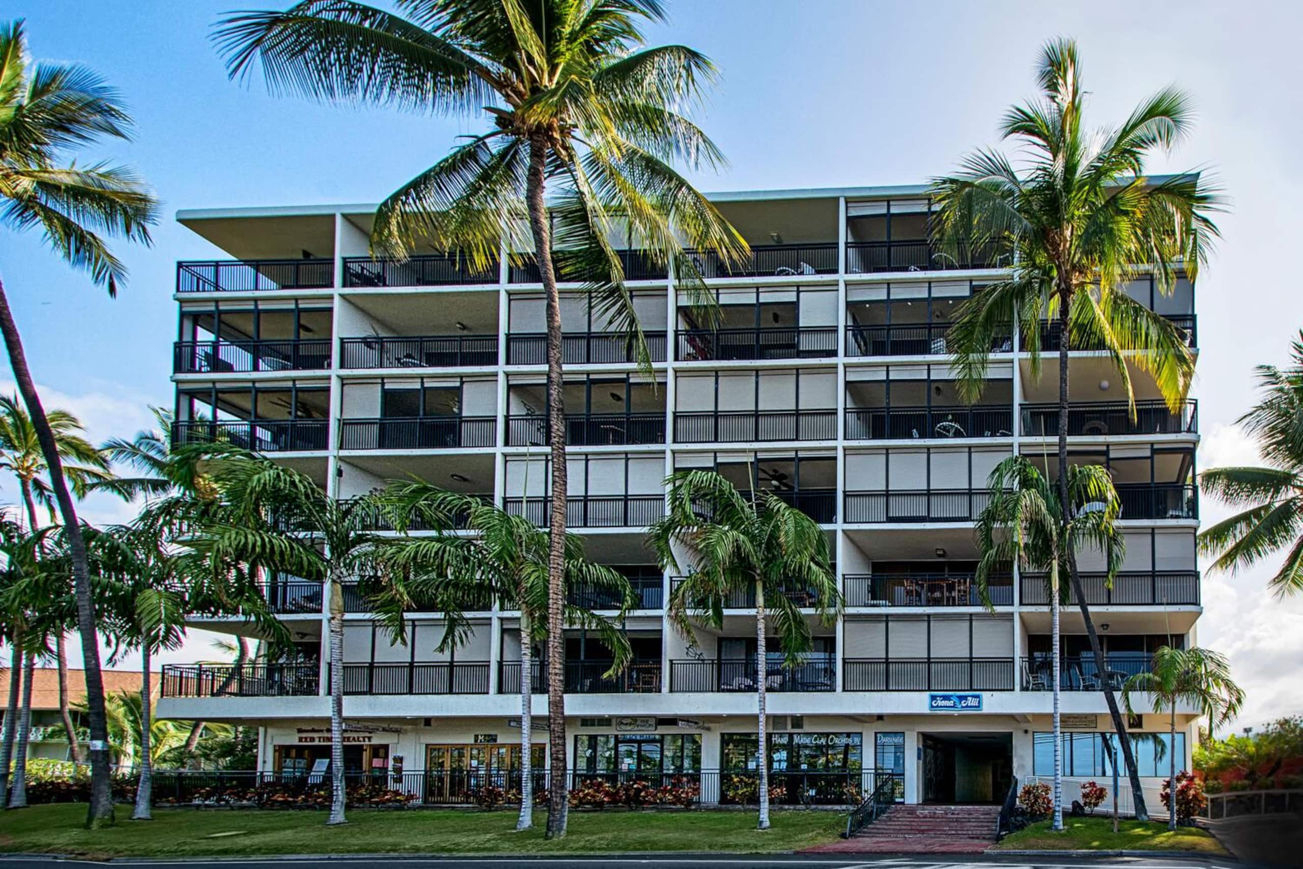 Condo in Kailua-Kona · ★4.8 · 1 bedroom · 2 beds · 2 private baths - Image 46