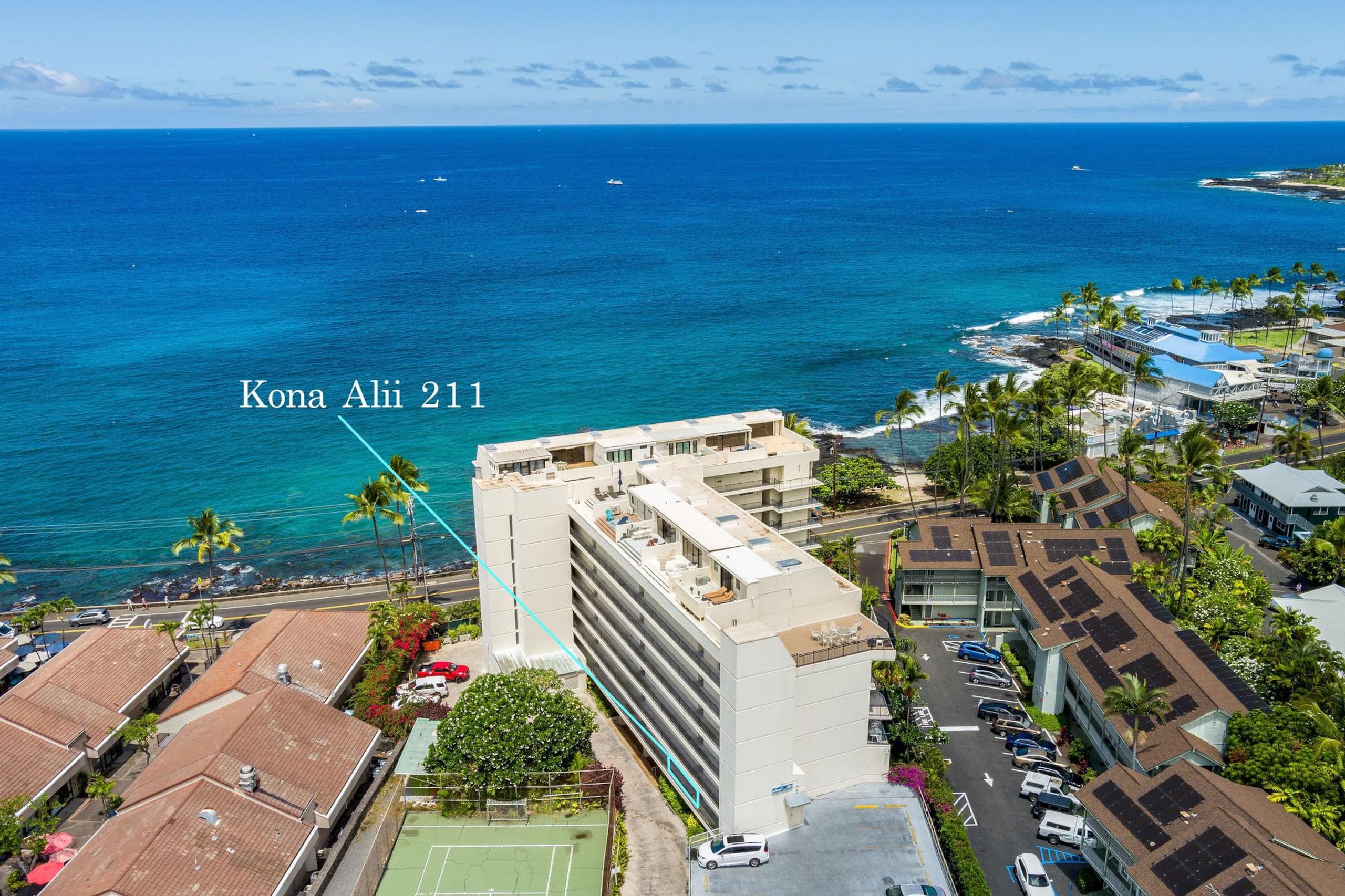 Condo in Kailua-Kona · ★4.8 · 1 bedroom · 2 beds · 2 private baths - Image 4