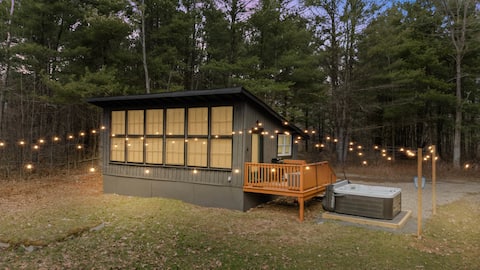 Secluded Cabin, Hot Tub, Fire Pit, Pets, Grill