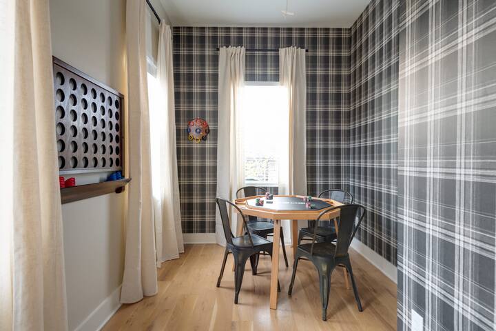 The Wrangler – Hot Tub, Minutes to Broadway