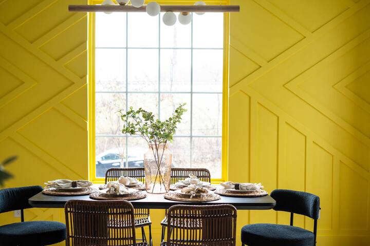 The Wrangler – Hot Tub, Minutes to Broadway gallery image 2