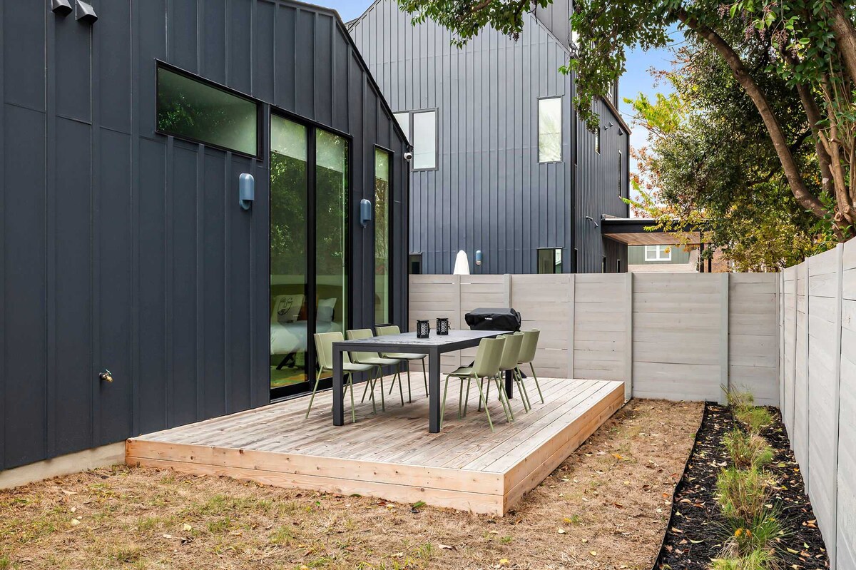 South 1st St Hideaway | 2BR | Patio | DT ATX