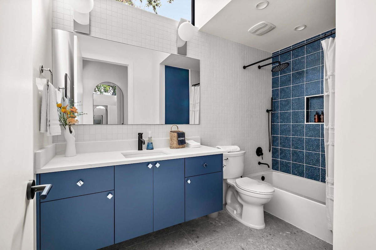 South 1st St Hideaway | 2BR | Patio | DT ATX
