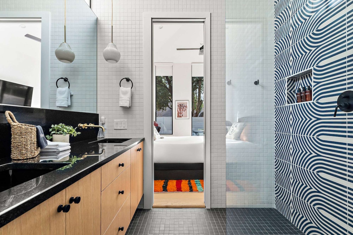 South 1st St Hideaway | 2BR | Patio | DT ATX