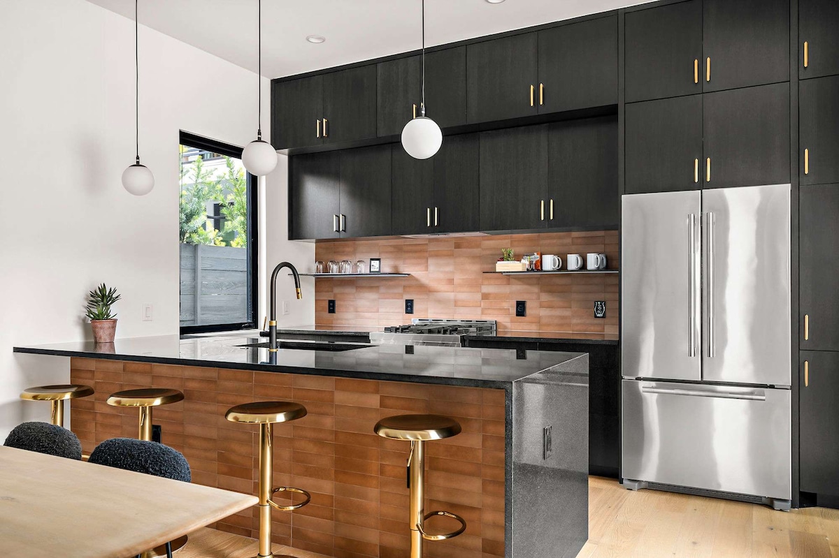 South 1st St Hideaway | 2BR | Patio | DT ATX
