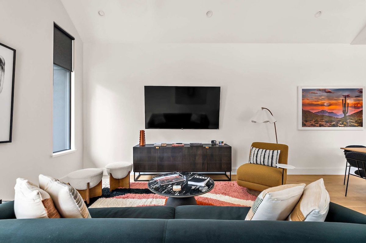 South 1st St Hideaway | 2BR | Patio | DT ATX