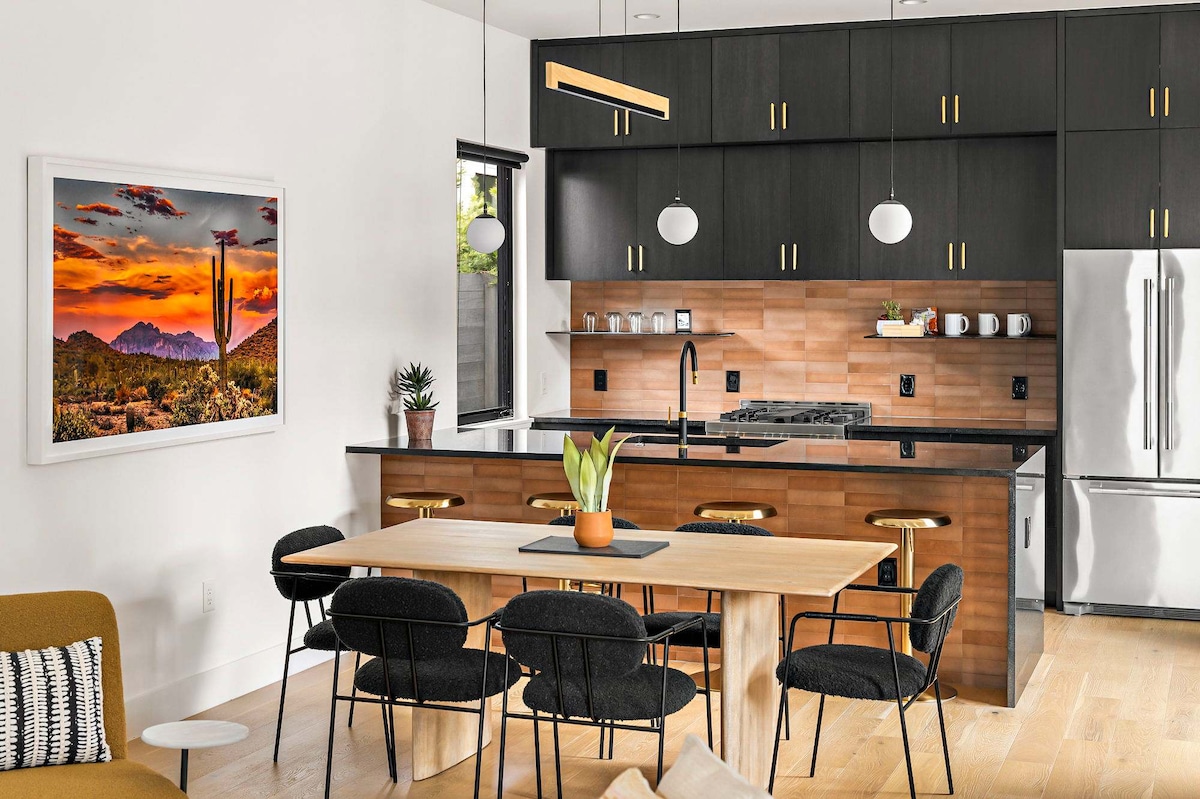 South 1st St Hideaway | 2BR | Patio | DT ATX