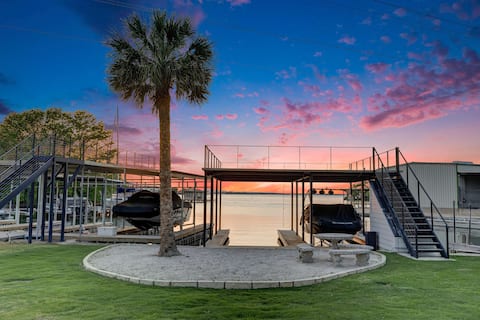 Luxury waterfront Villa pool hot tub and sauna