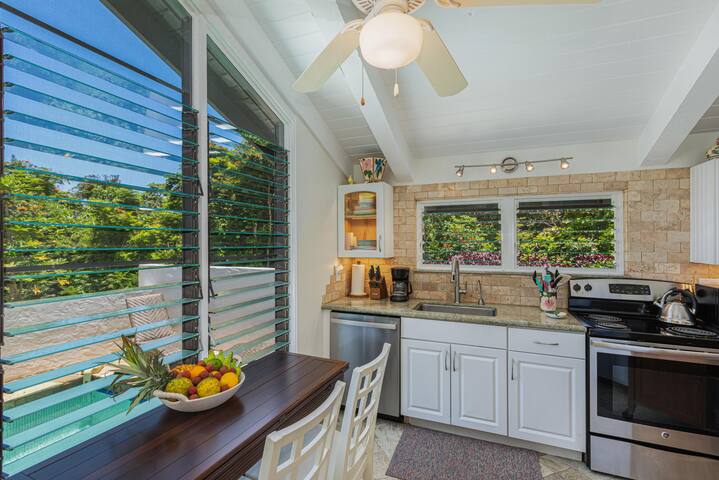 Pali Uli 8, The Gem, honeymoon or romantic getaway gallery image 3