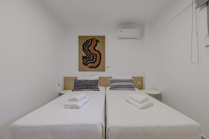 Foothills Tangerine villa, piscina privada, cerca de la playa, dormitorio con camas individuales