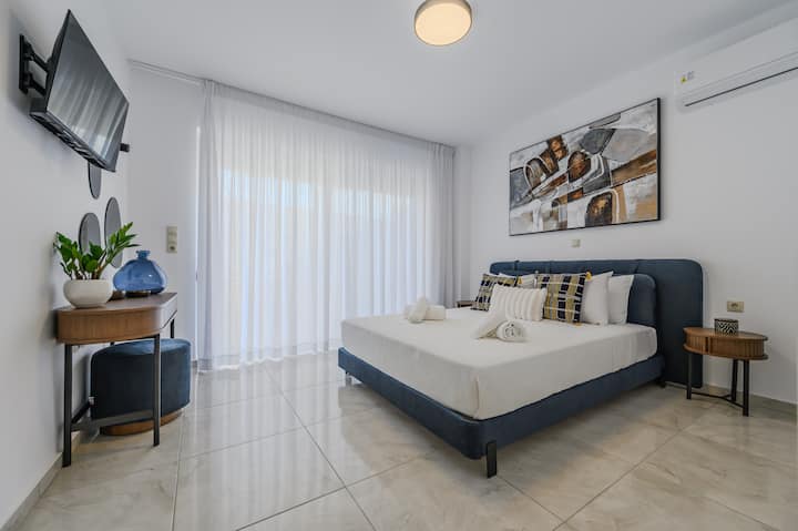 Foothills Tangerine villa, piscina privada, cerca de la playa, dormitorio con cama tamaño queen