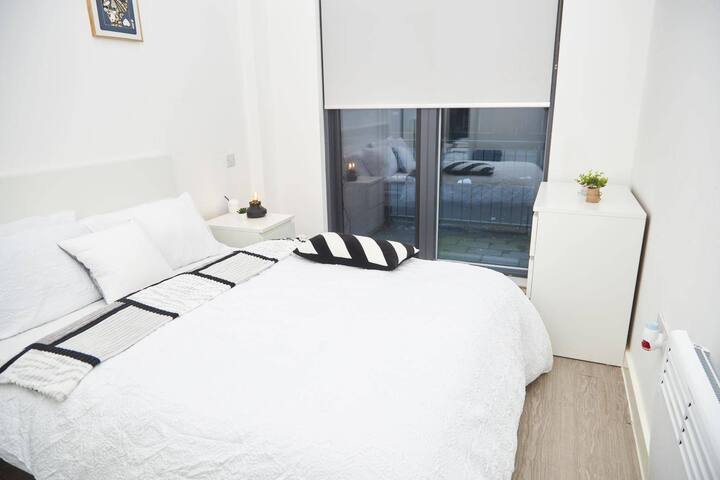 Apartment-Sleeps4-StreetParking-Balcony-Duplex gallery image 3