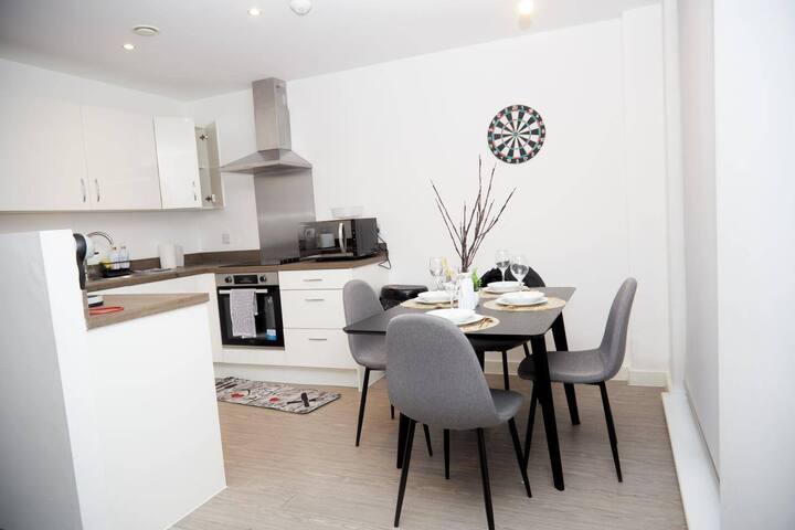 Apartment-Sleeps4-StreetParking-Balcony-Duplex gallery image 2