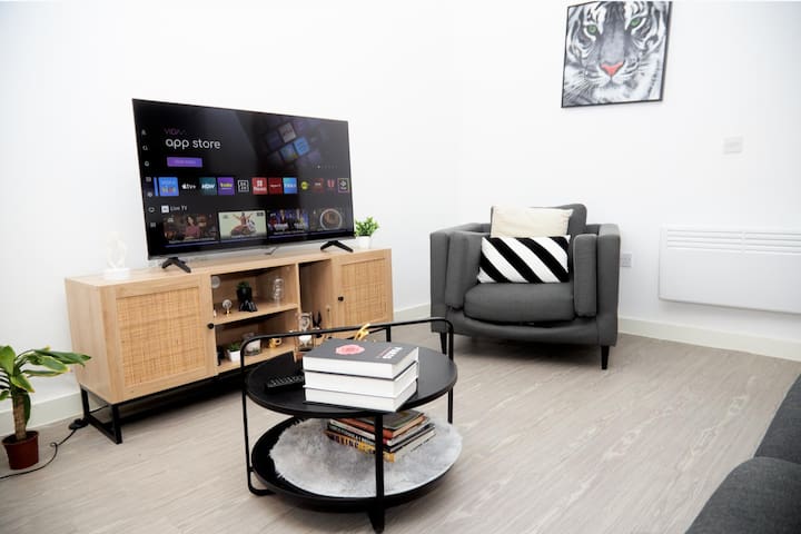 Apartment-Sleeps4-StreetParking-Balcony-Duplex