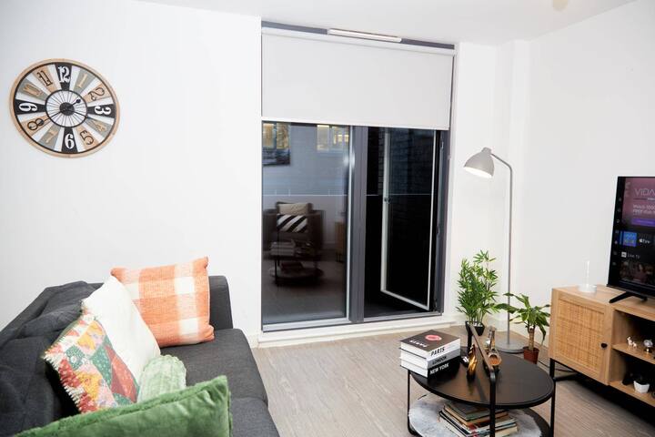 Apartment-Sleeps4-StreetParking-Balcony-Duplex gallery image 4