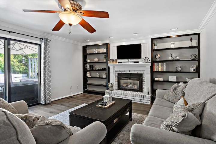 Warm & Welcoming Family Escape With Cozy Amenities - Saratoga Springs, NY