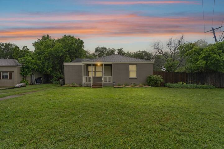 Blue Bonnet Circle/TCU