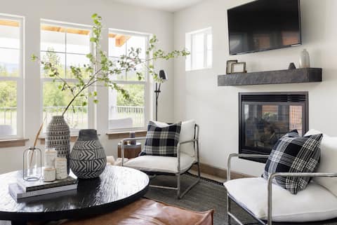 New Pet Friendly Upscale Dover Bay Bungalow