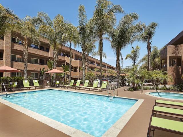 Two Family-Ready Rooms | Outdoor Pool Access gallery image 3