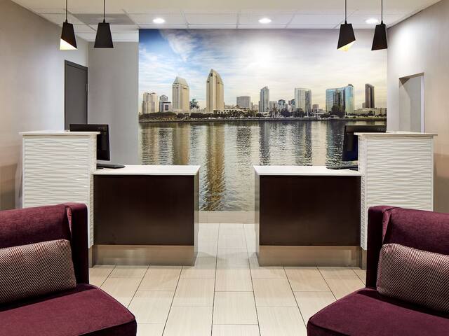 Central Location, Poolside, 3 Rooms gallery image 4