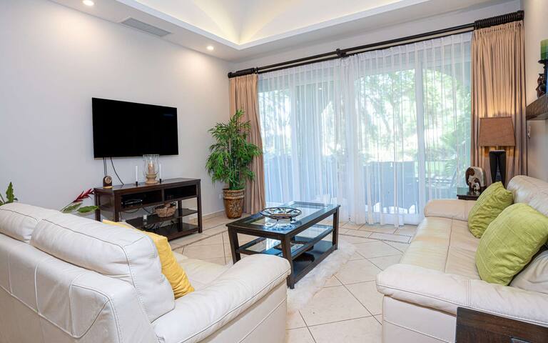 Escape to Matapalo 104 – Luxury Poolside Condo in