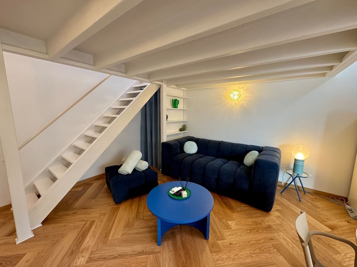 Top performing Airbnb: Cozy Nest • Intimate house with parking in Chartrons Grand Parc Jardin Public