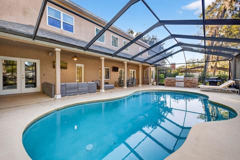5BR Heated Pool Home in Brandon - Pool Table