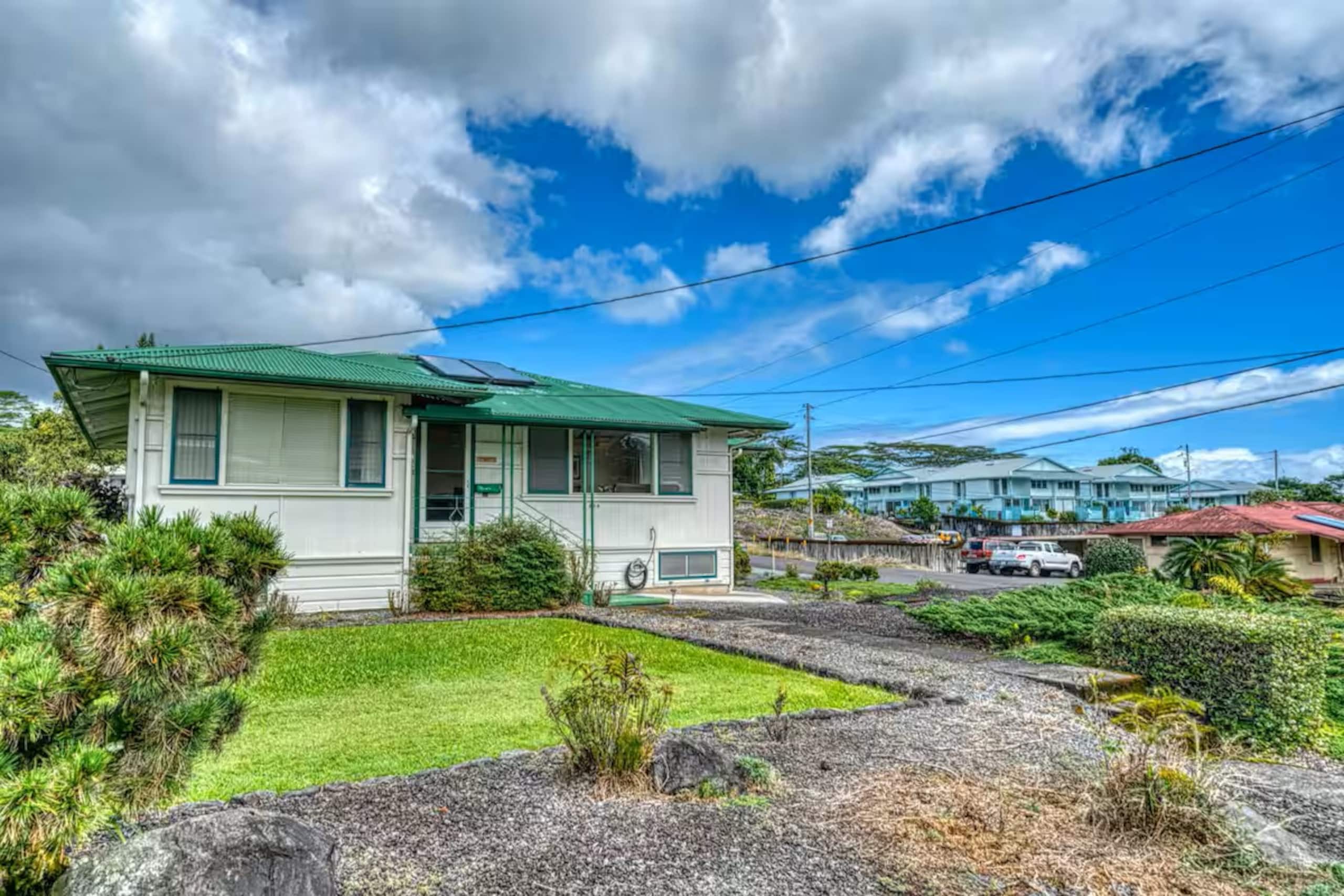 Home in Hilo · ★5.0 · 4 bedrooms · 4 beds · 2 private baths - Image 2