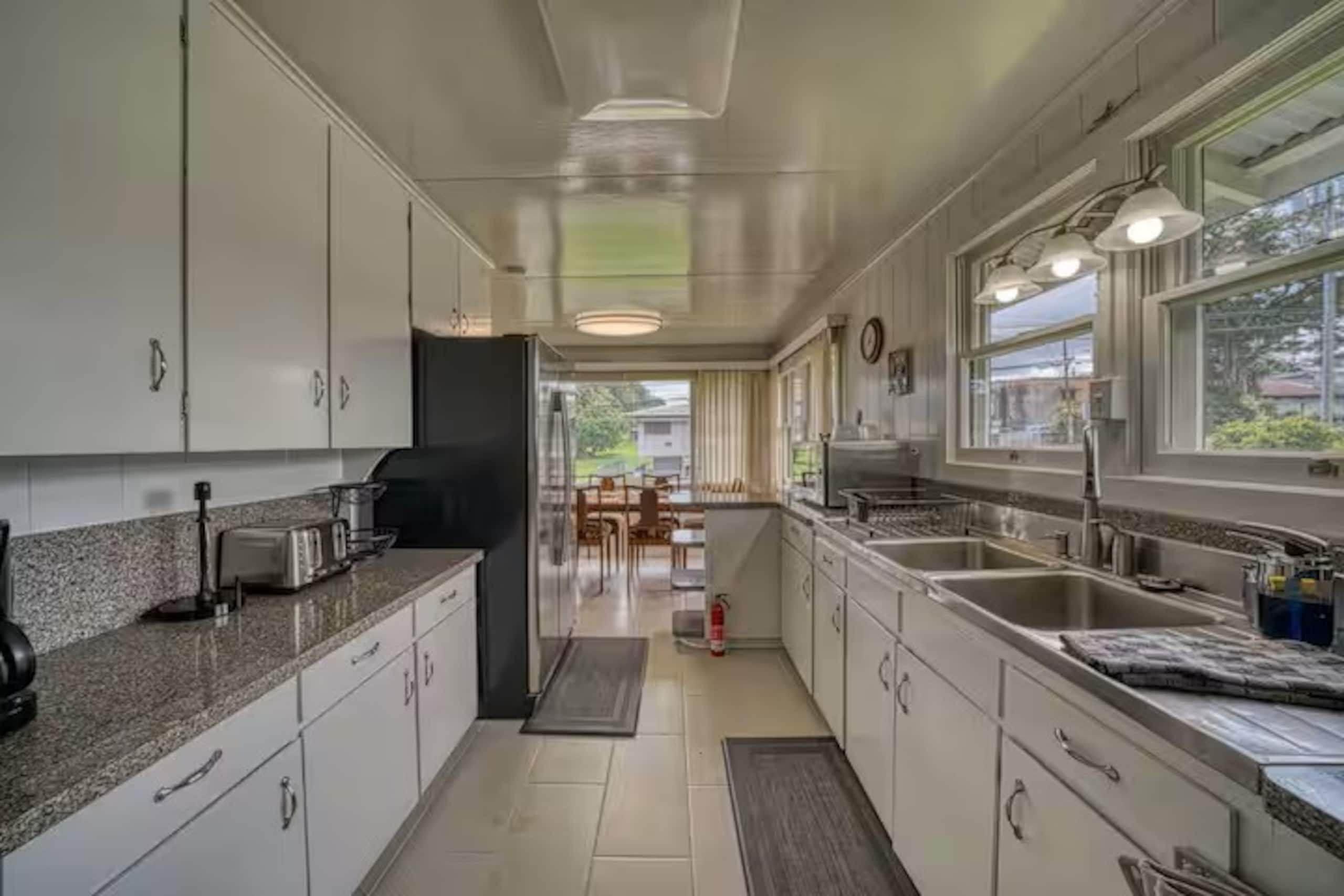 Home in Hilo · ★5.0 · 4 bedrooms · 4 beds · 2 private baths - Image 6