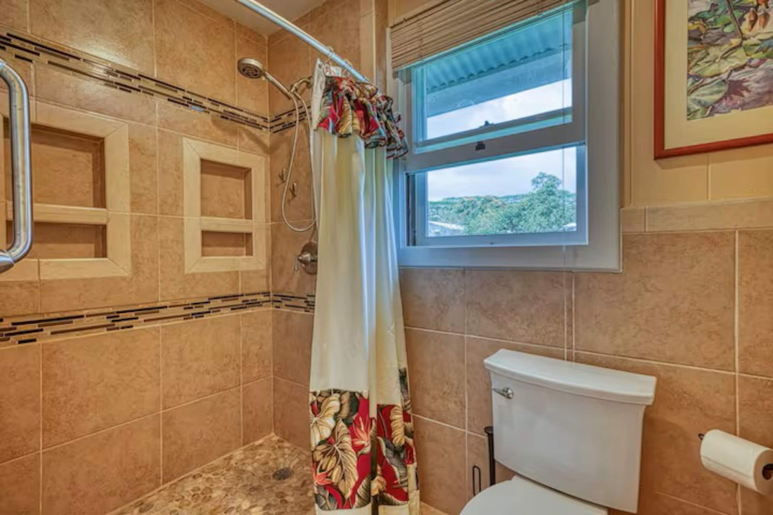 Home in Hilo · ★5.0 · 4 bedrooms · 4 beds · 2 private baths - Image 10
