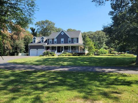 Large Home with Pool & 7 bedrooms; sleeps 21