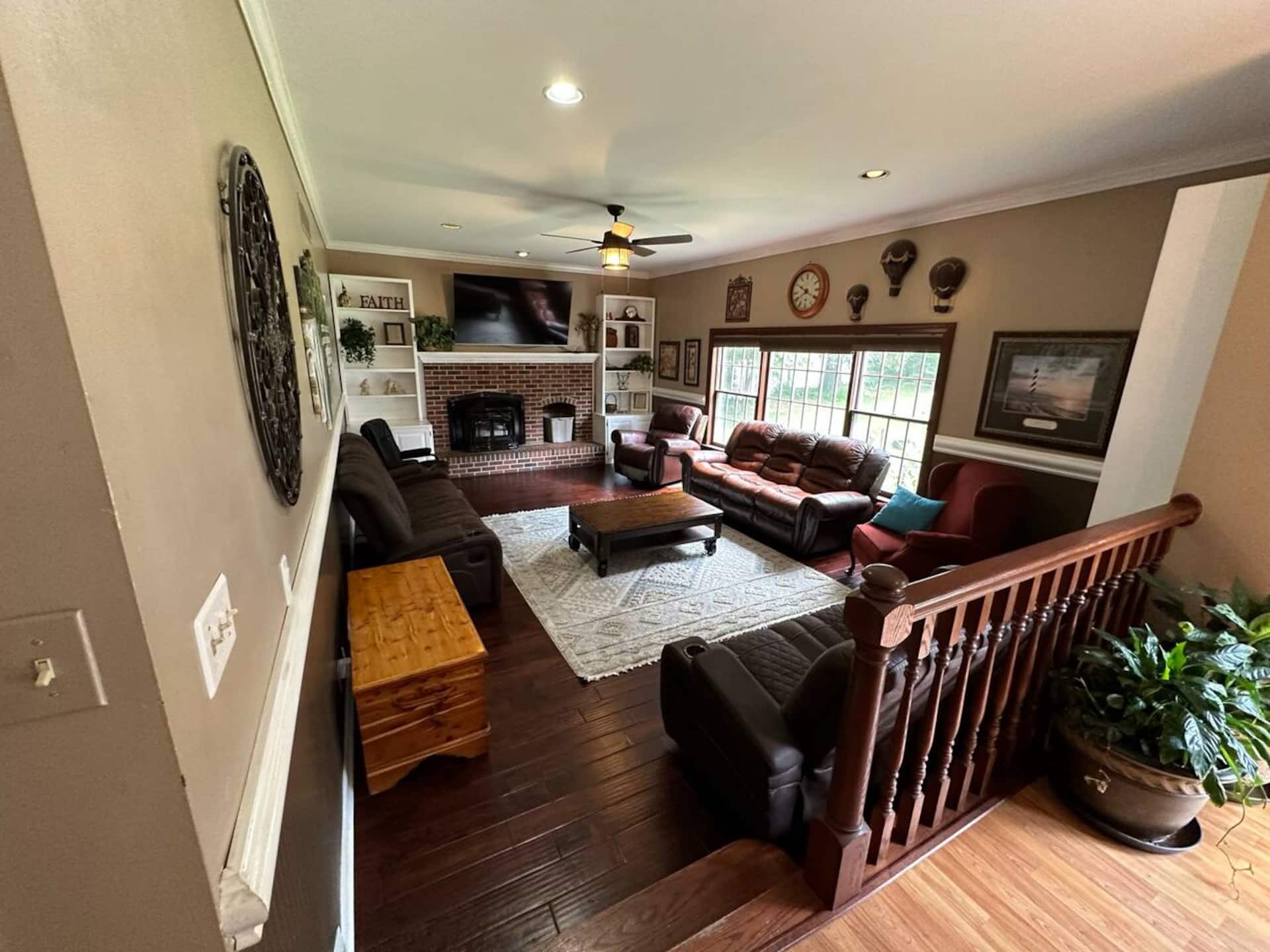 Large Home w Pool, Gym, 7 Bedrooms, Sleeps 21 — photo 3