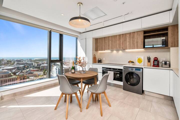 Cape Town Penthouse – Breath taking Views. gallery image 5