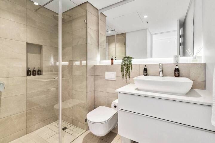 Cape Town Penthouse – Breath taking Views. gallery image 2