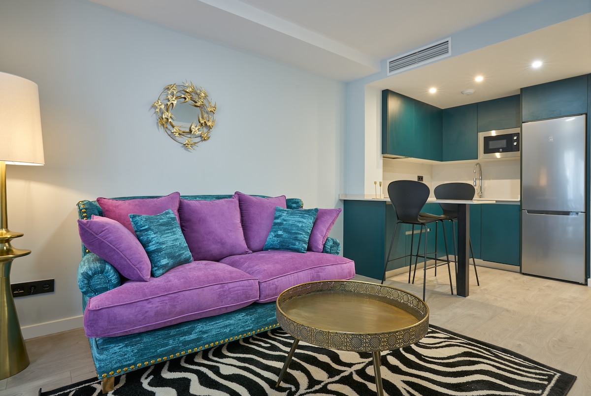 Top Airbnb: Playful design apt. downtown Málaga inspired by a in Barcenillas