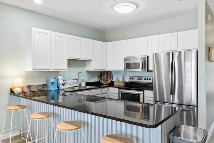 Sunset Paradise - Pet Friendly | Walk To Beach - Panama City Beach, FL