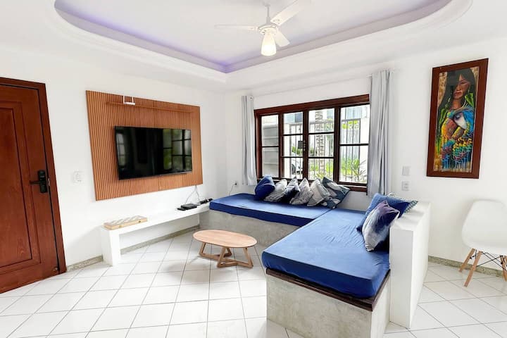 Дневна соба, трпезарија, мултимедијален телевизор и Wi-Fi
2 единечни кревета (душеци)
Бања/бања
Комплетна постелнина и ткаенини за бањање за секој гостин.