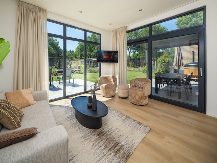 Essenburgh Comfort With Hot Tub | 6 Persons - Eerbeek