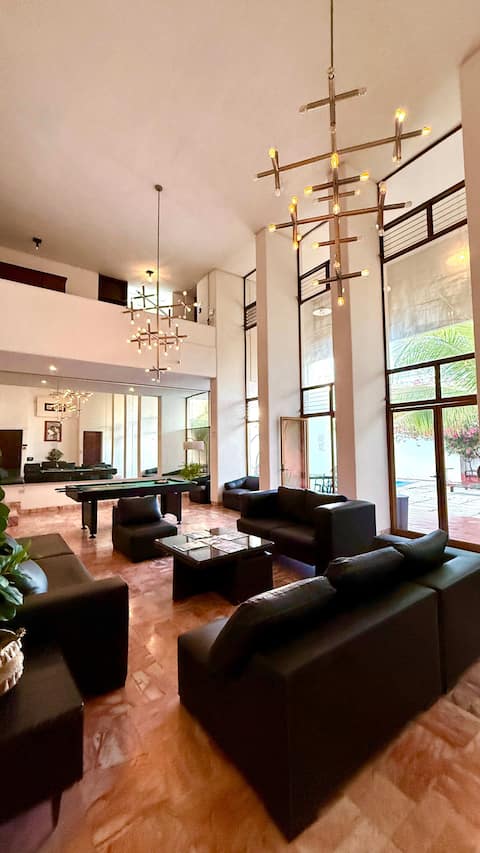 Successful Airbnb property: Bright loft with pool and garden in a spacious house in Fraccionamiento Campestre