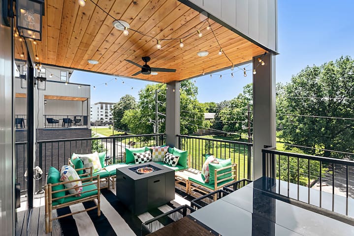 The Grove #11 by AvantStay | Private Patio+Near DT
