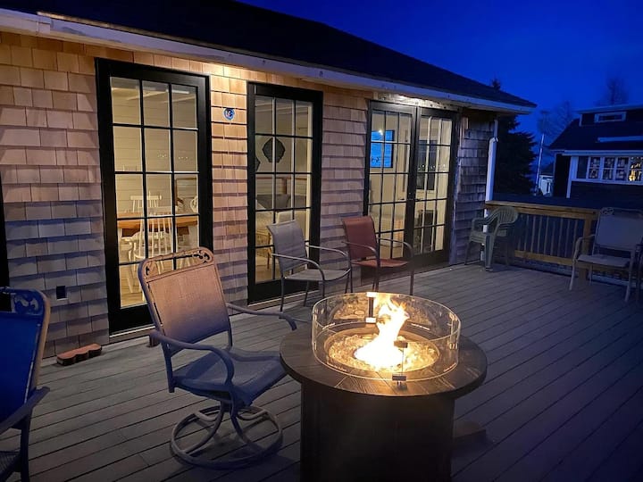 Harborside Cottage, walk to downtown